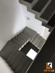 can microcement be applied over tiles