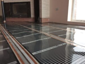 underfloor heating sheet under tiles or laminate