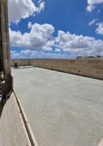 What is kontrabejt in Malta