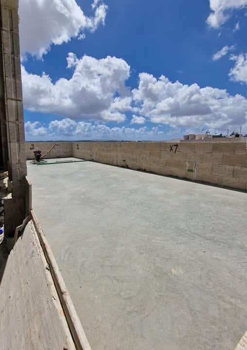 What is kontrabejt in Malta